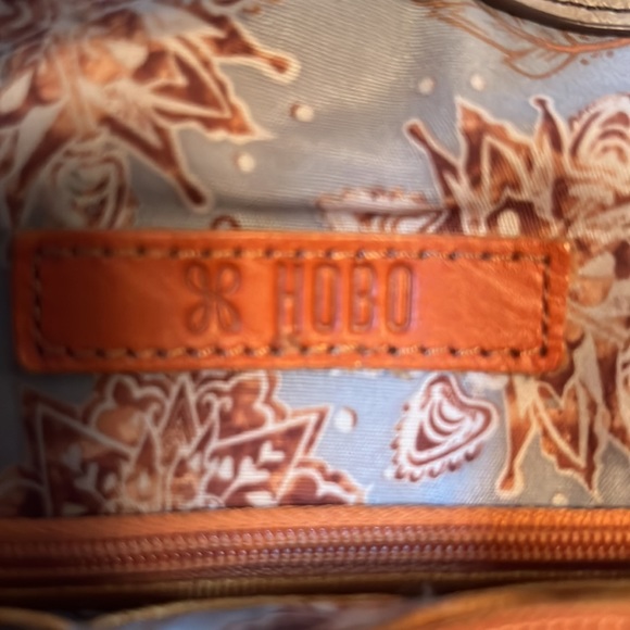 Women’s Hobo Leather Satchel- Light Beige. - Picture 4 of 6